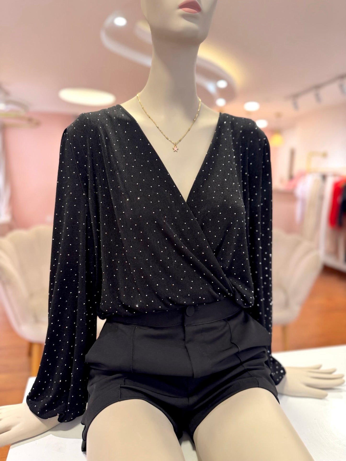 Blusa Tiffany con pedreria negra