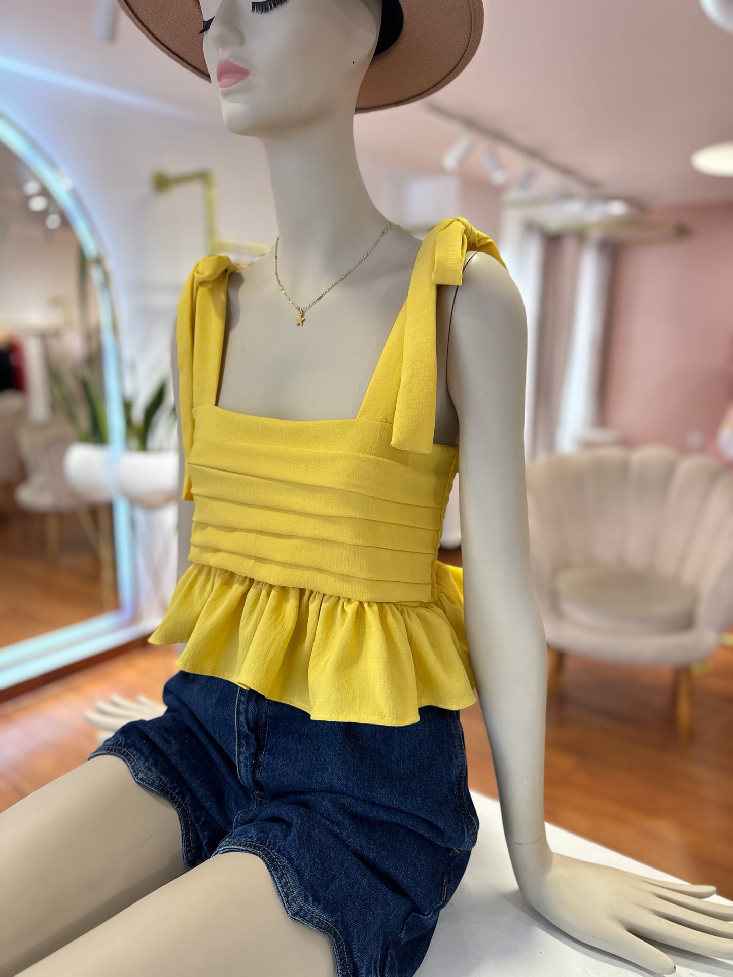Top plisado amarillo