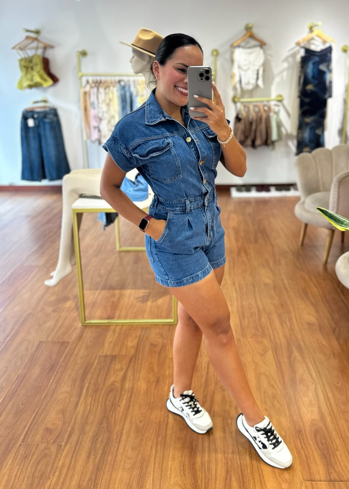 Enterizo denim corto tono medio