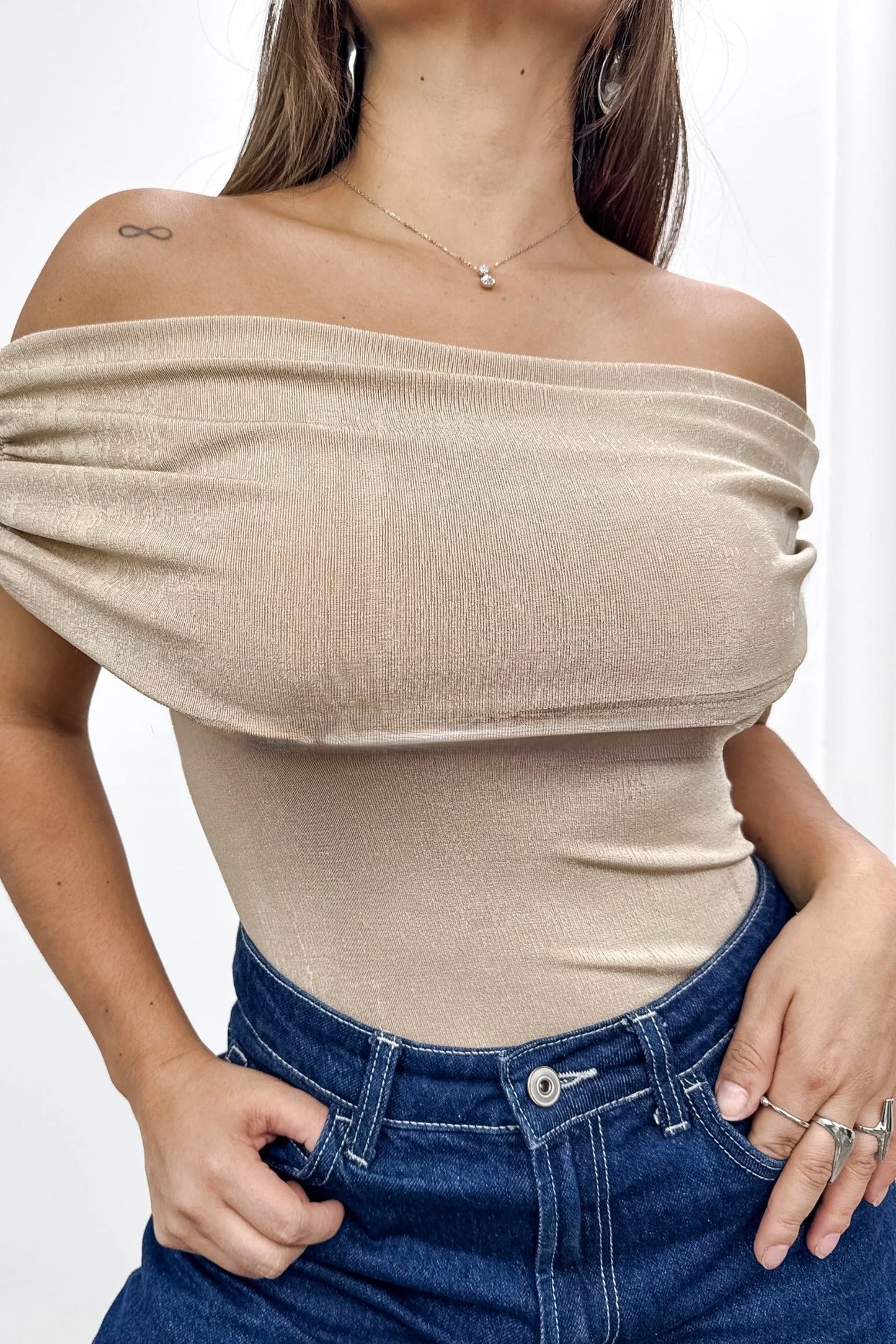 Body cuello bandeja dorado