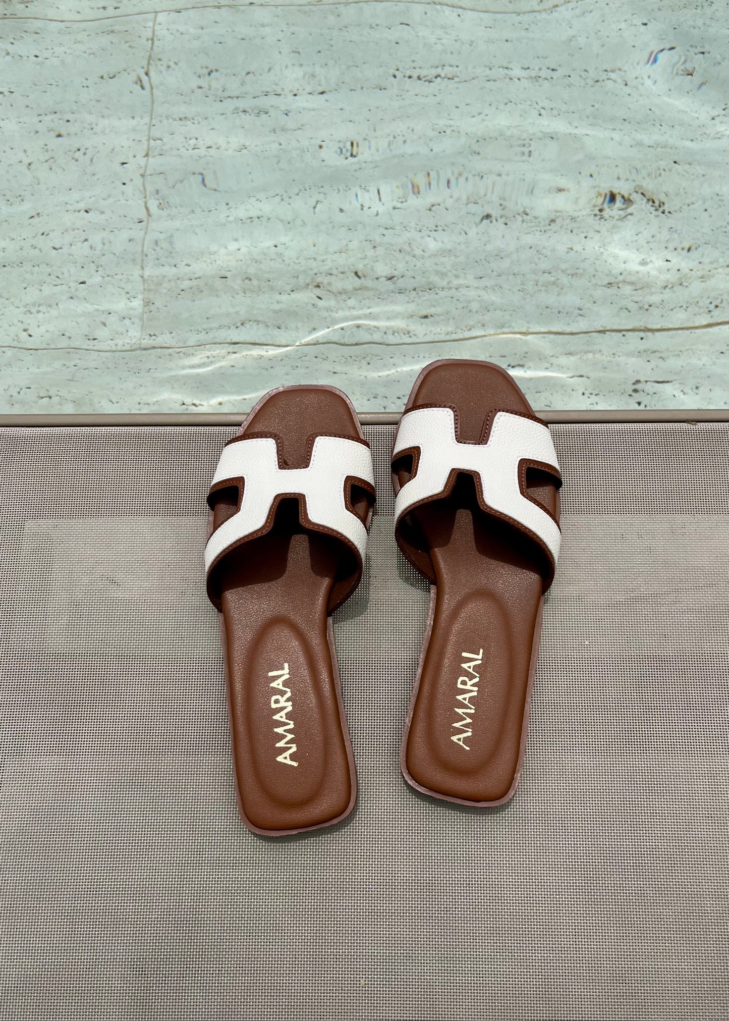 Sandalias Ámbar miel con blanco