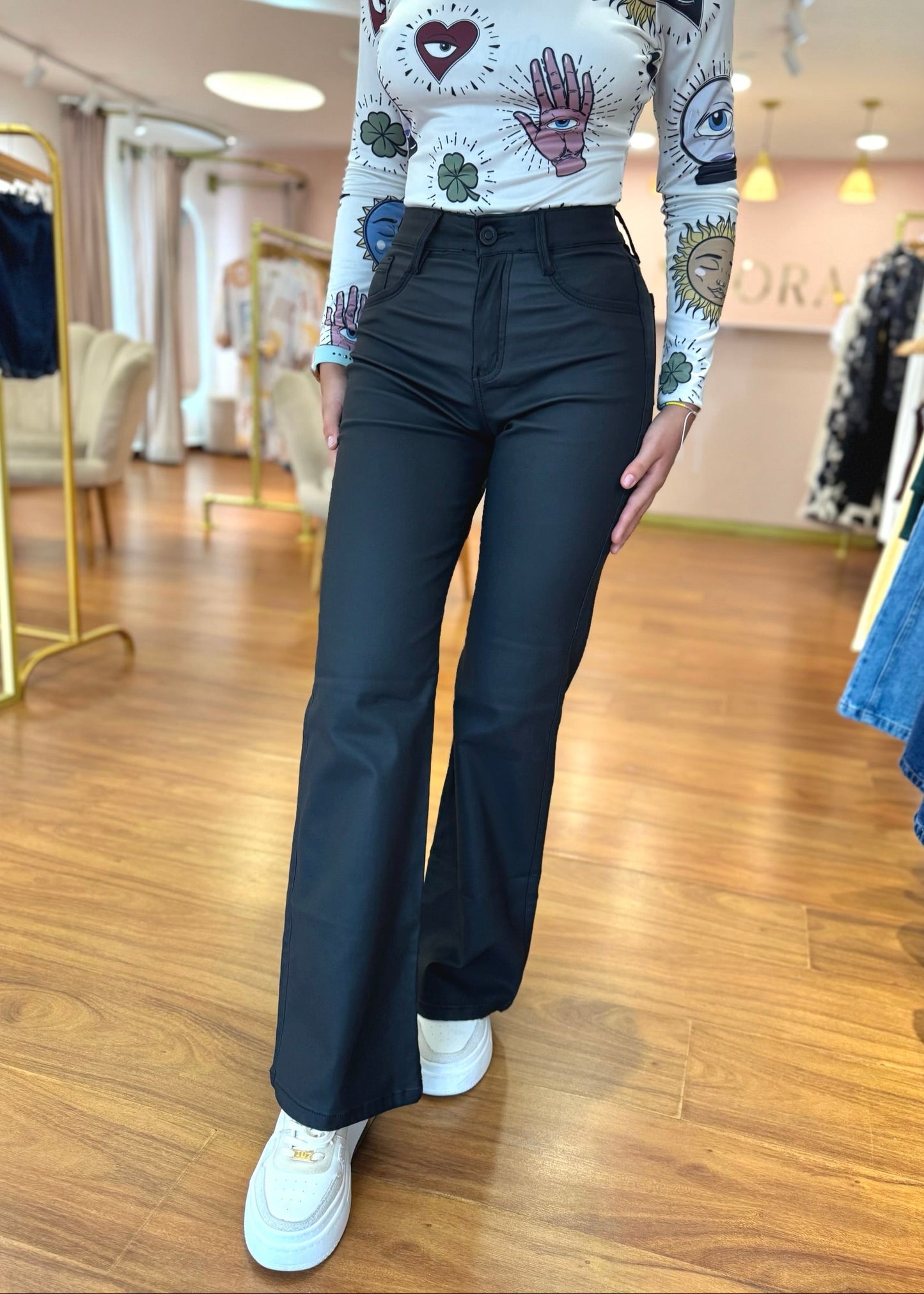 Jean efecto cuero negro