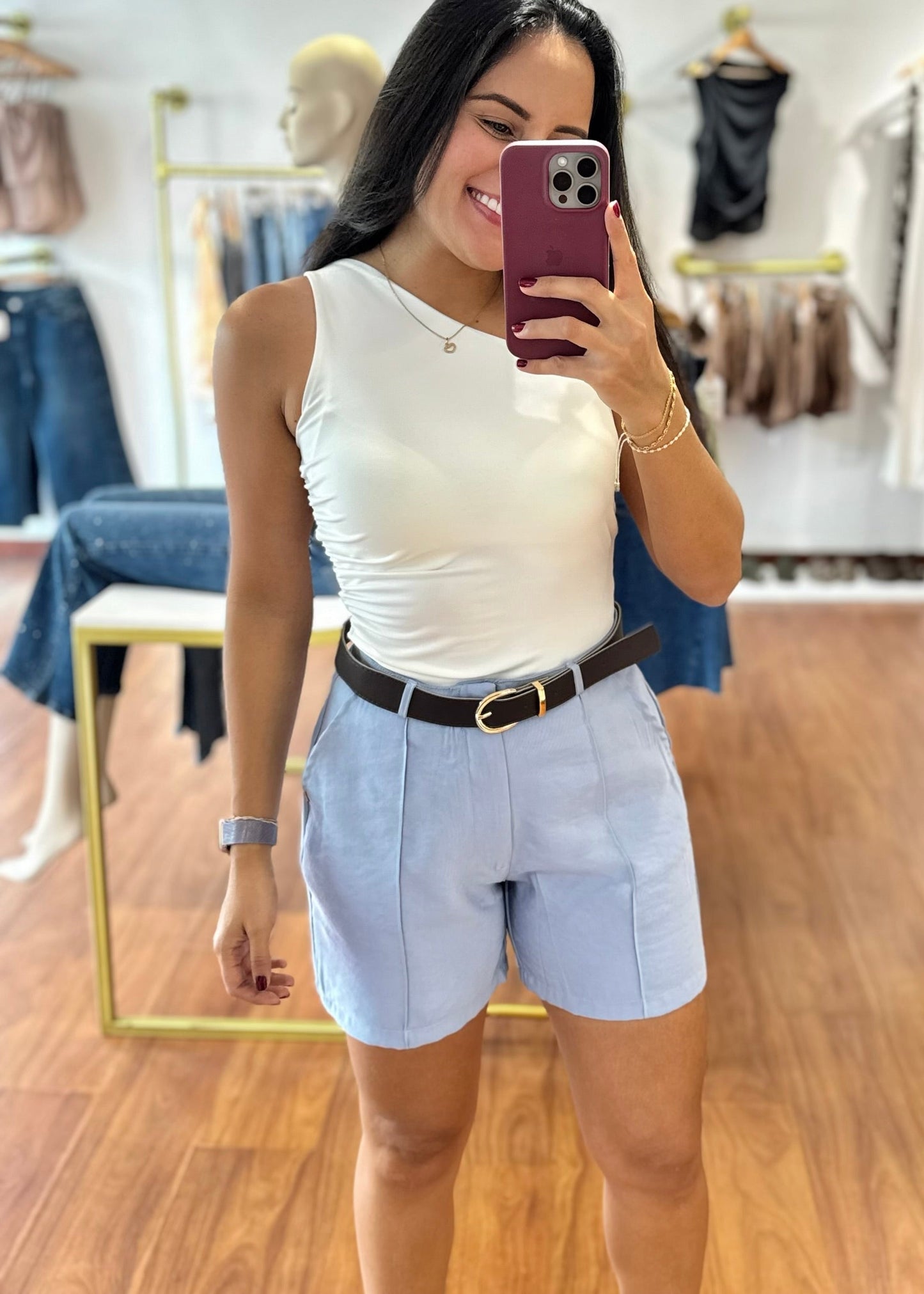 Short con correa marrón