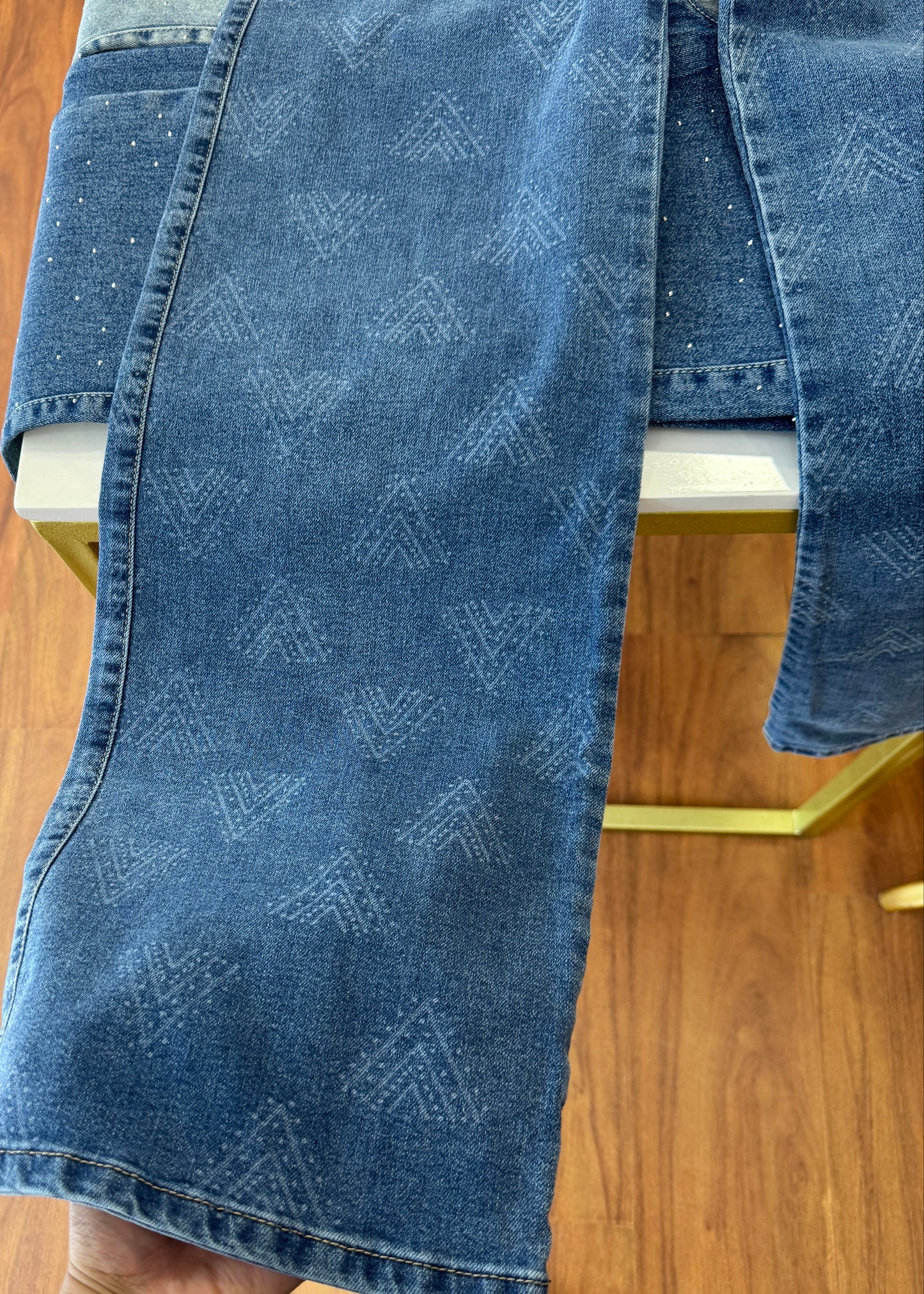 Jean Megan recto tono medio