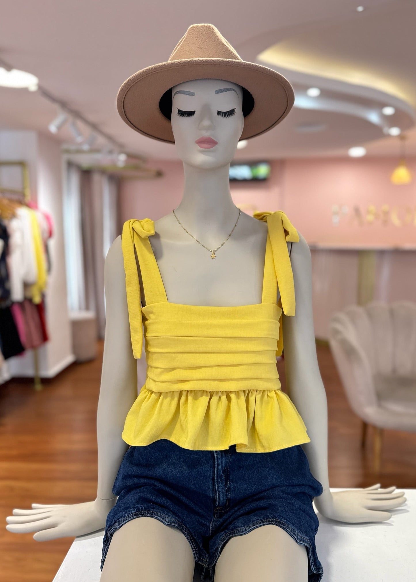 Top plisado amarillo
