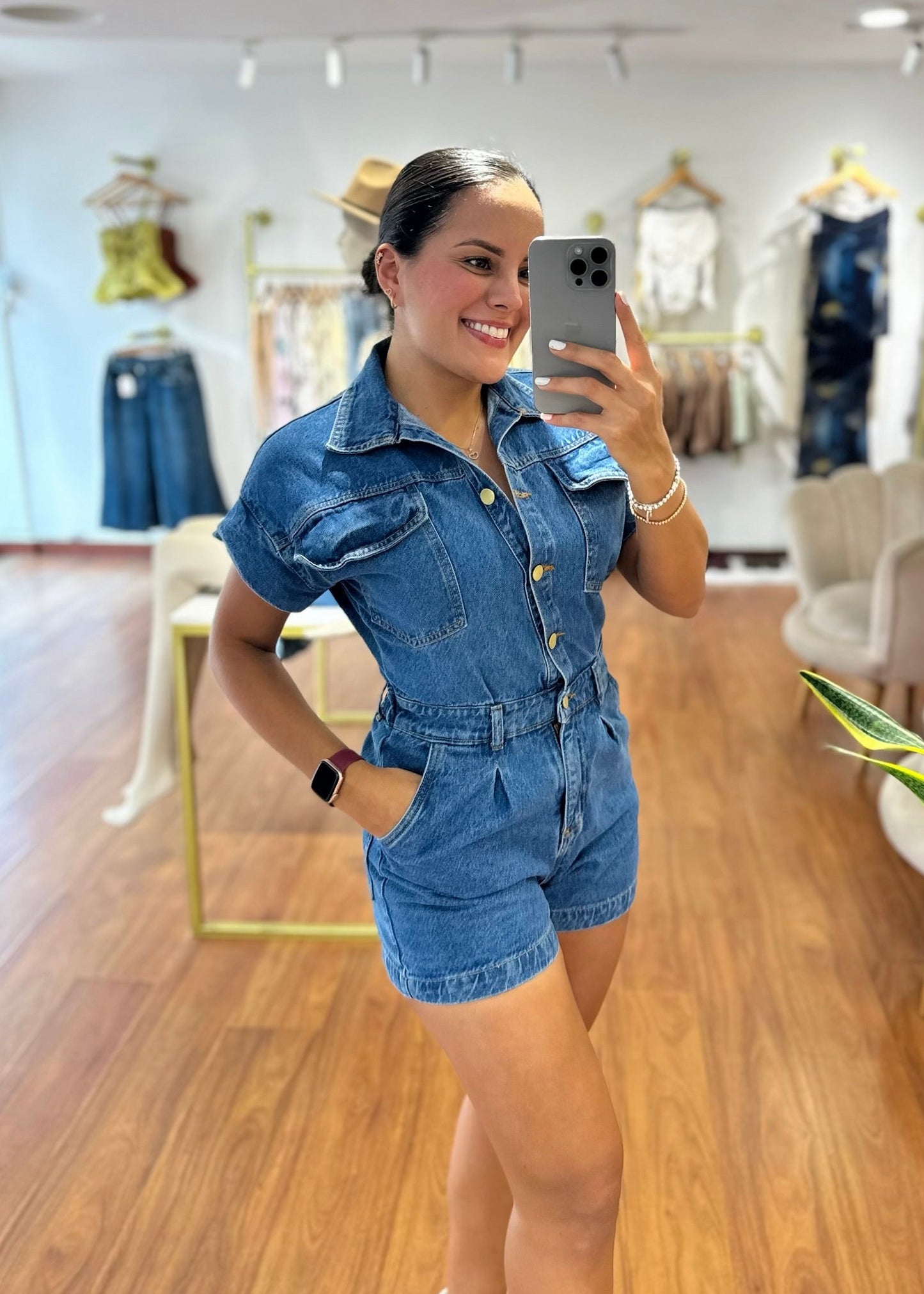 Enterizo denim corto tono medio