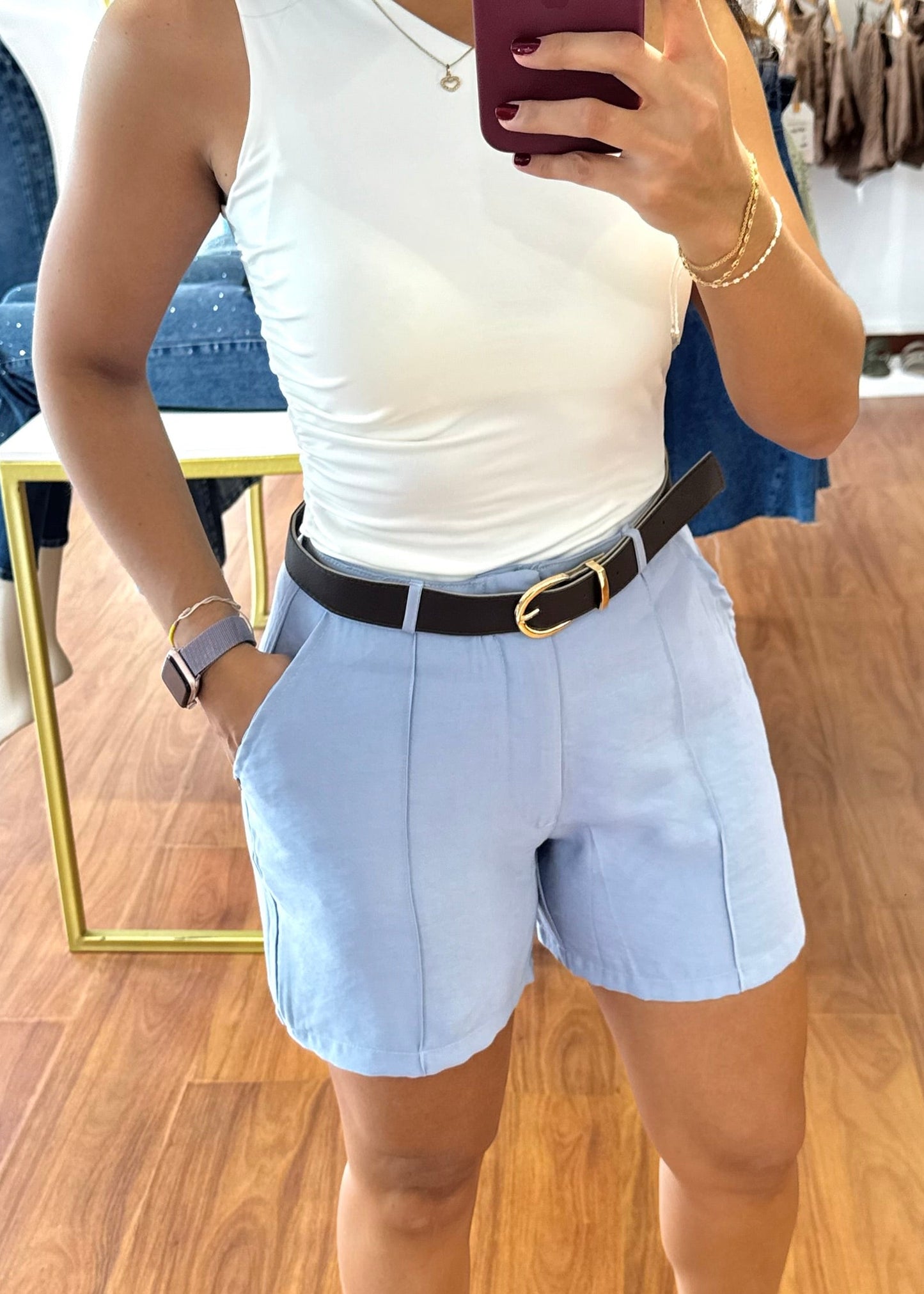 Short con correa marrón