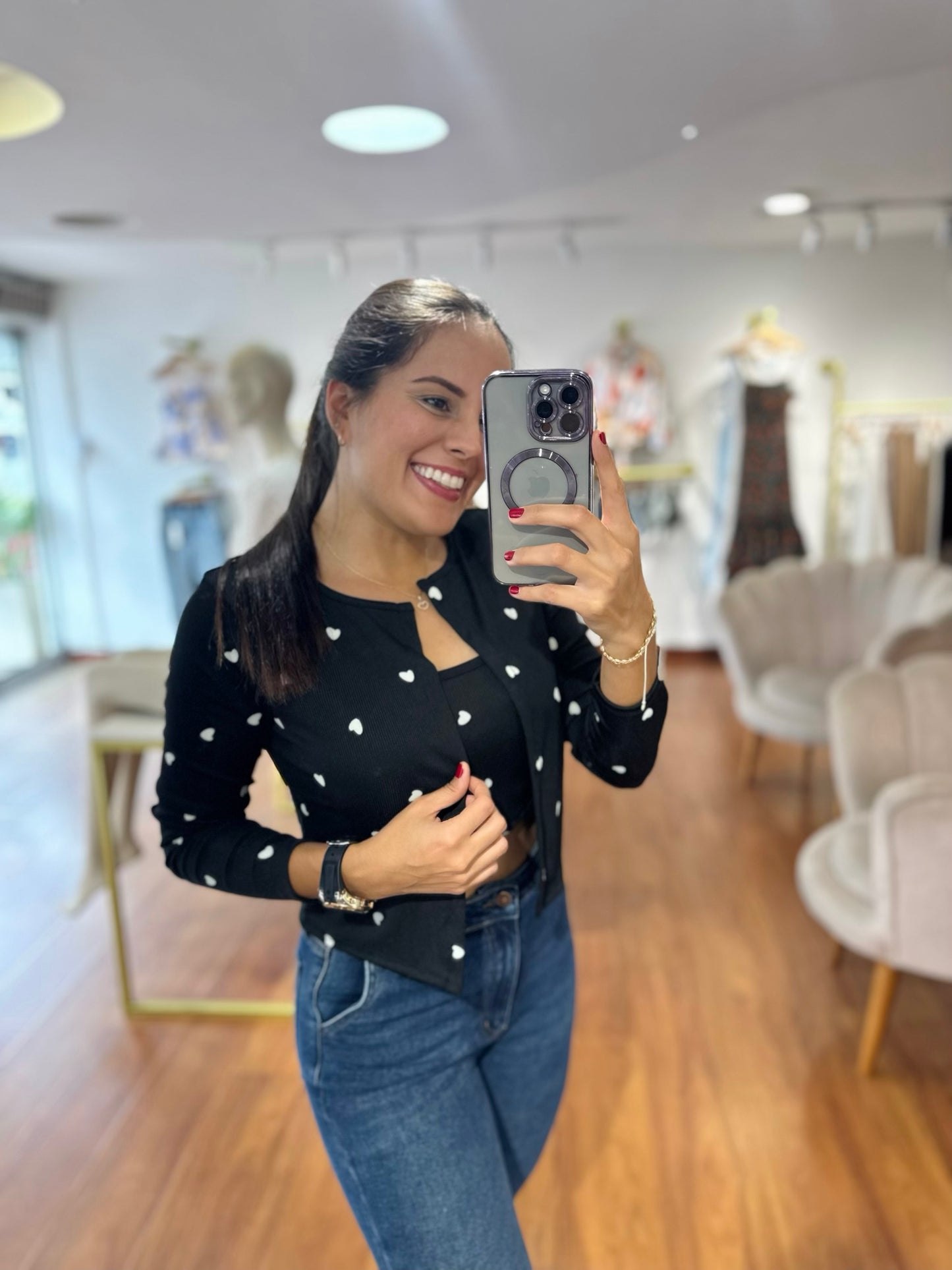 Buzo y top corazones negro
